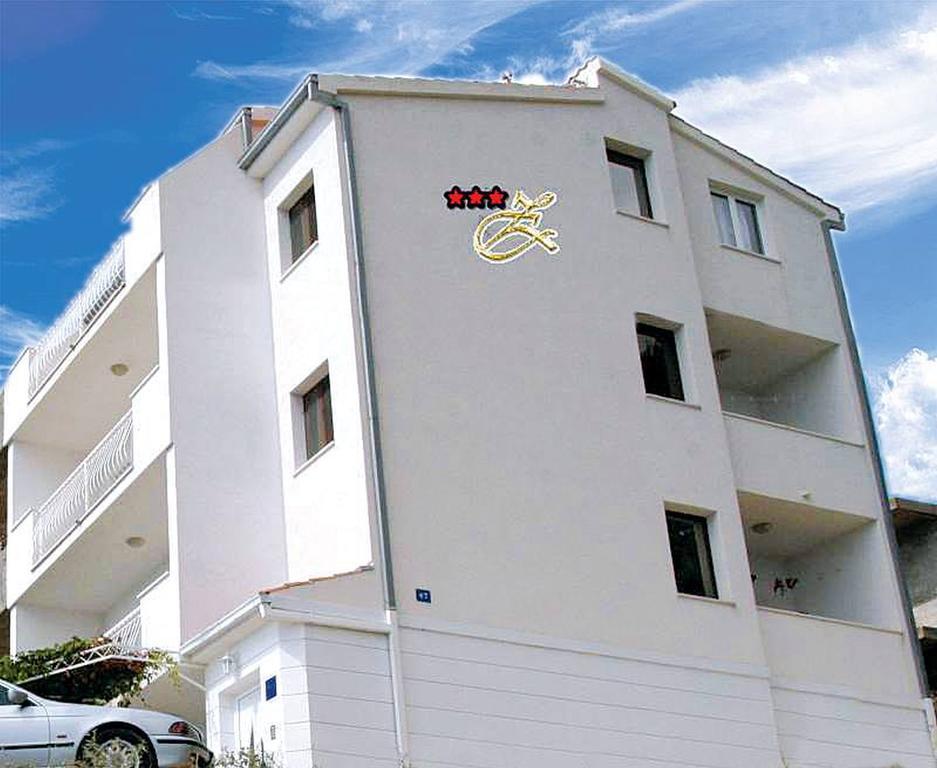 Apartments Z Dugi Rat Exterior photo