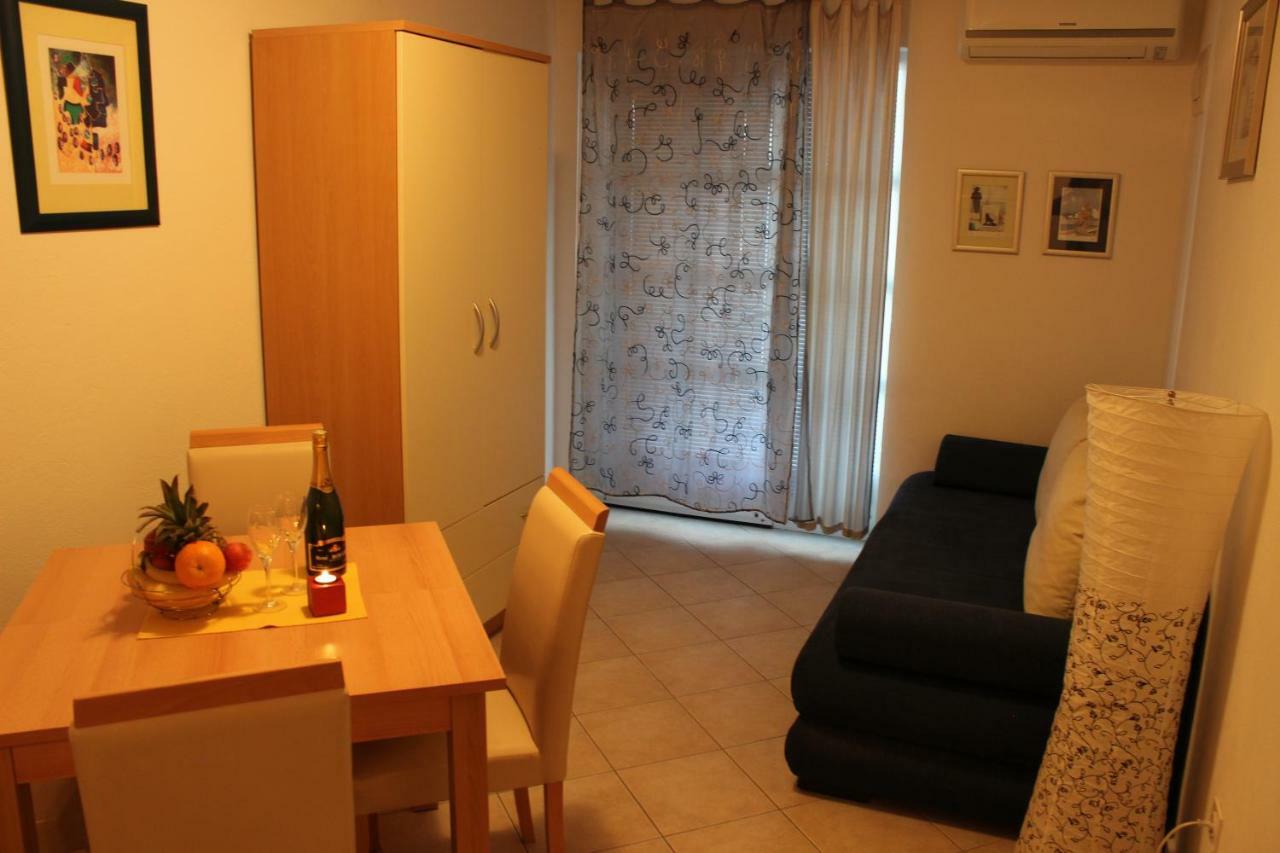 Apartments Z Dugi Rat Exterior photo