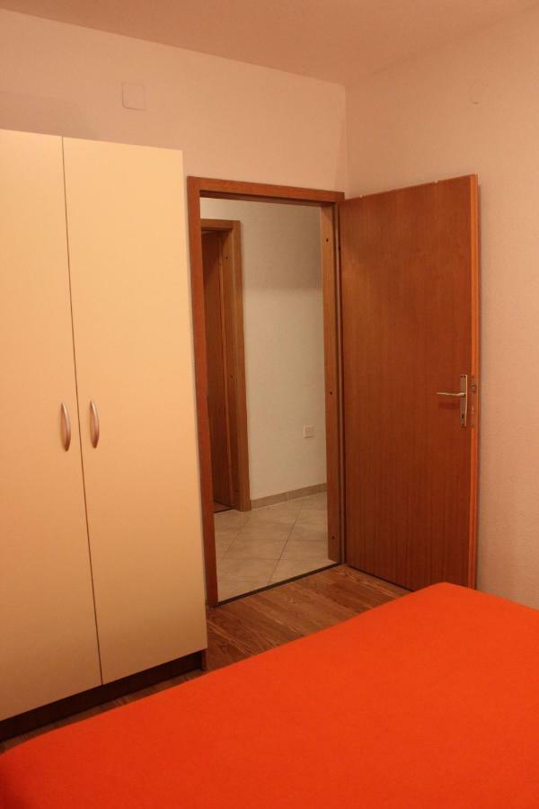 Apartments Z Dugi Rat Exterior photo