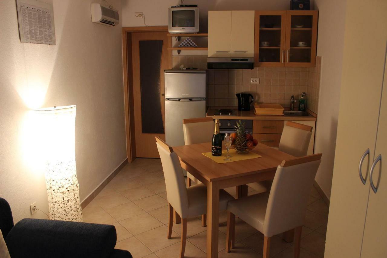 Apartments Z Dugi Rat Exterior photo